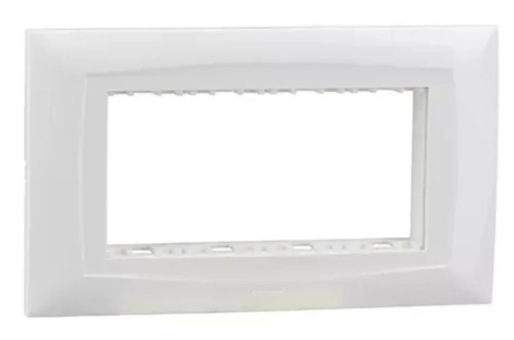 Legrand Britzy 4 Module White Cover Plate 673494